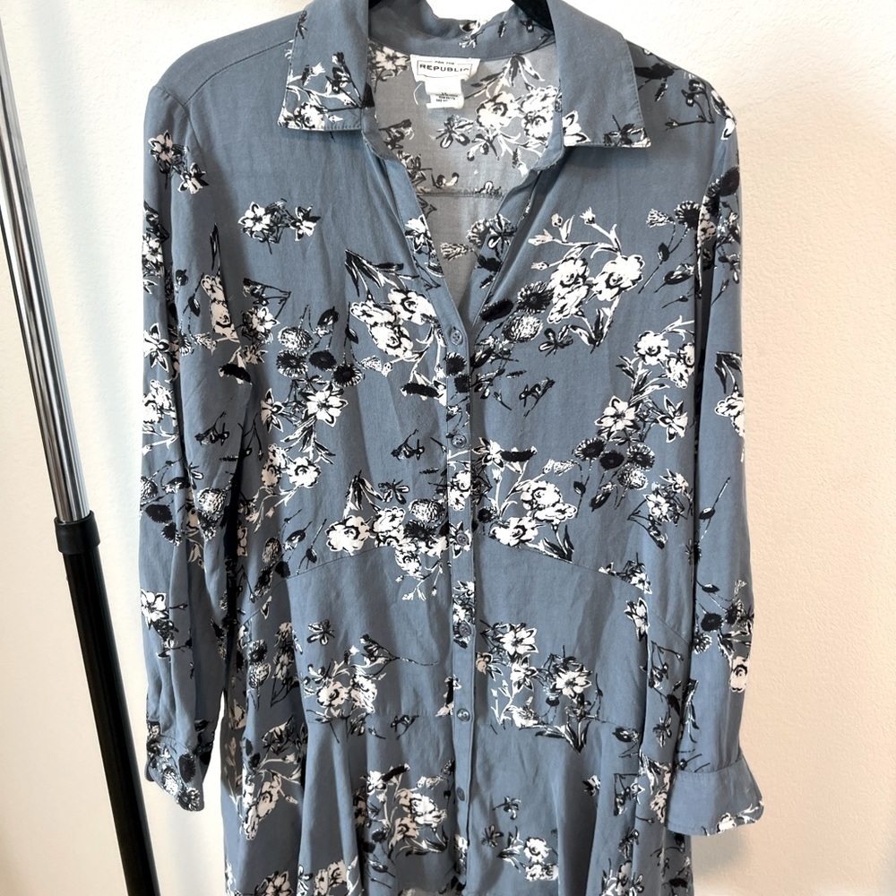 𝅺for the Republic Women’s Blue Floral Dress Size Medium‎